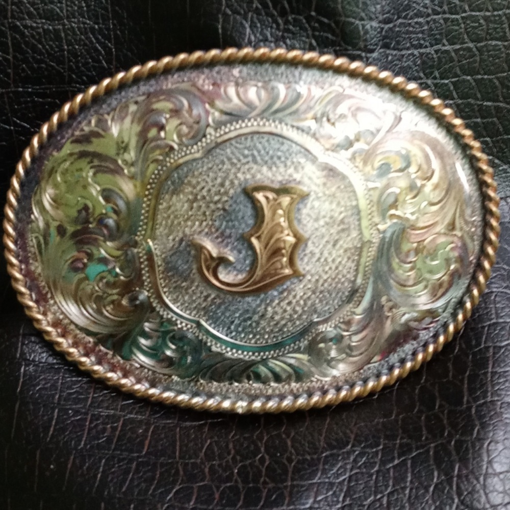 Belt buckle “J”